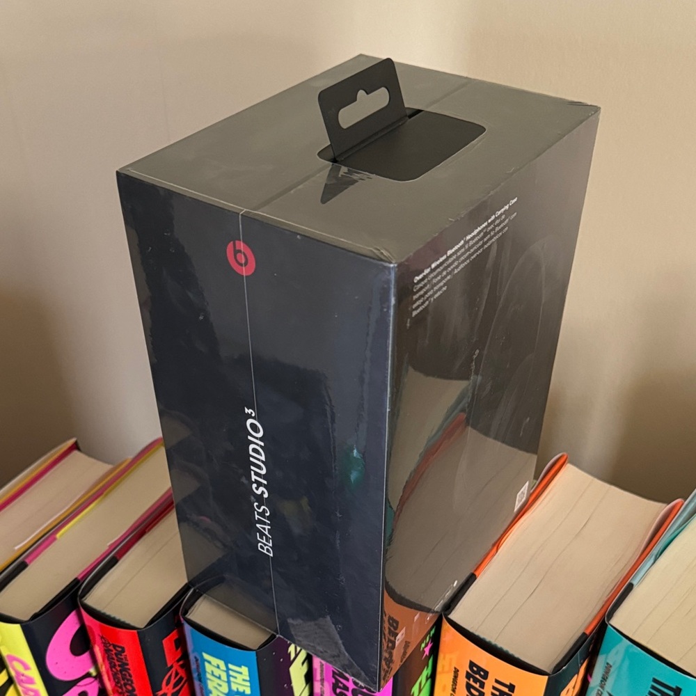 Beats by Dre Studio3 Wireless Headphones - Black - Picture 2 of 2